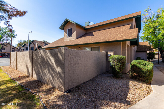 Building Photo - 4826 W Manzanita Dr