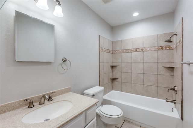 Building Photo - 3814 Drakestone Ave