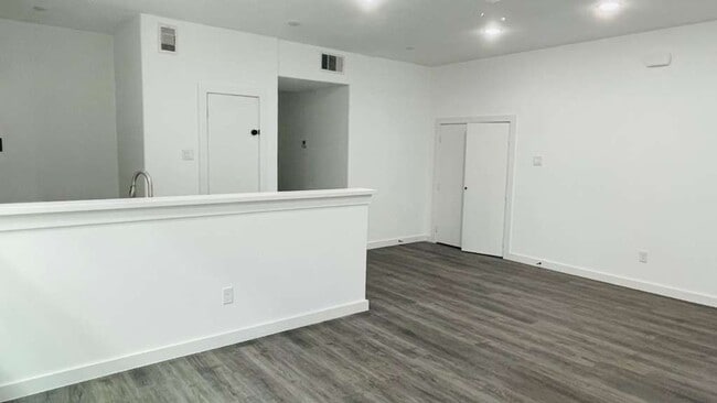 Building Photo - ? Brand-New Unit – 3 Bedrooms, 2.5 Bathroo...