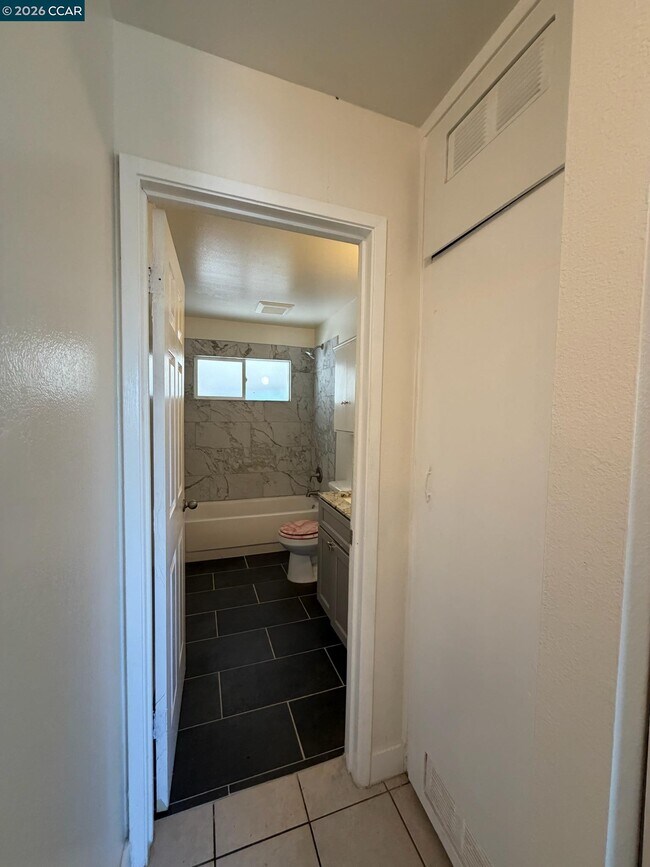 Building Photo - 729 Pennsylvania St