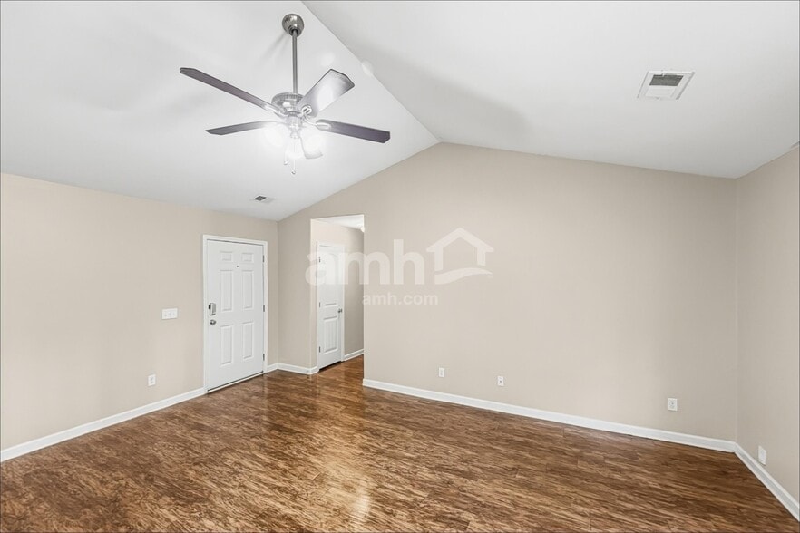 Building Photo - 298 Willow Point Cir