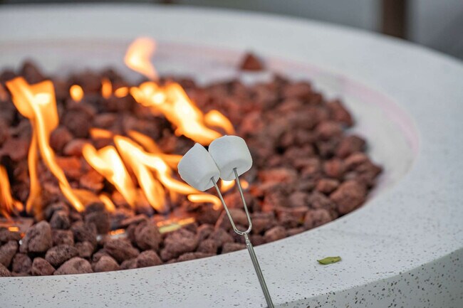 Building Photo - 52 Church St