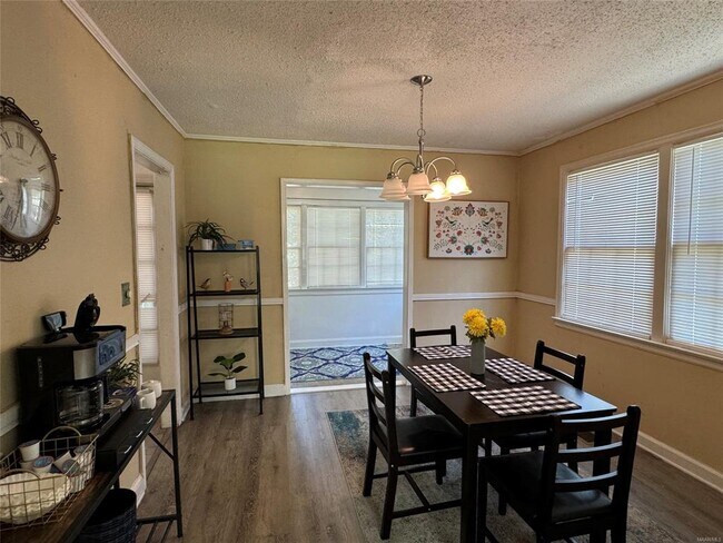 Building Photo - 2331 Woodlawn St