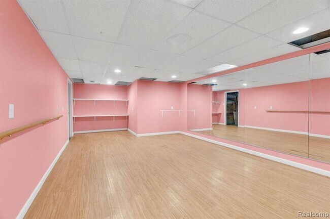 Building Photo - 6573 Poppleton Rd