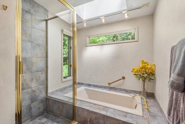 Building Photo - 15 Terrace Dr