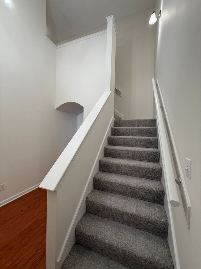 Building Photo - CORDOVA 3 BED 3 BATH RENTAL HOME NEAR SHEL...