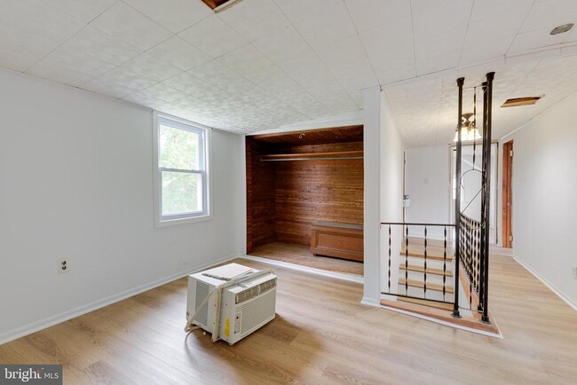 Building Photo - 429 Manor Ave