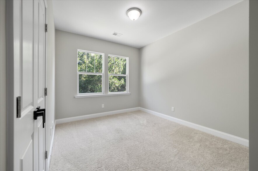 Building Photo - 127 Hawthorne Landing Dr