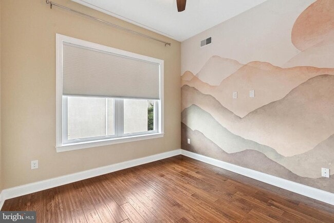 Building Photo - 719 E Thompson St