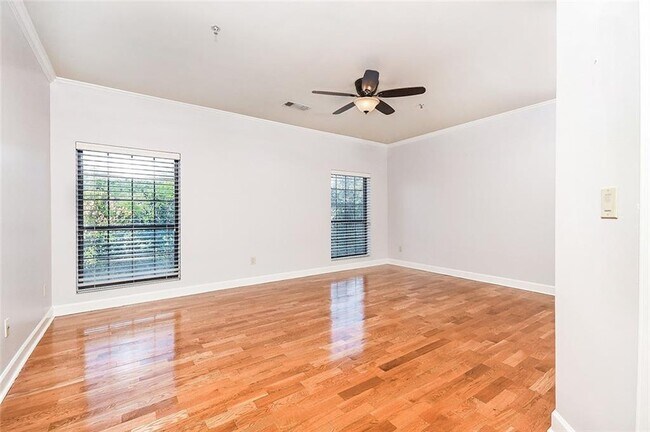 Building Photo - 2865 Lenox Rd NE