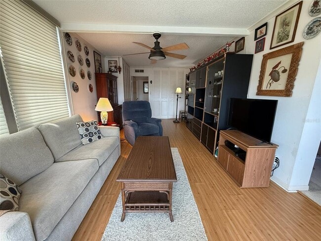 Building Photo - 7400 Sun Island Dr S