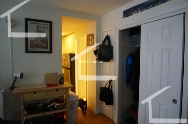 Building Photo - Spacious One Bed Coming Available