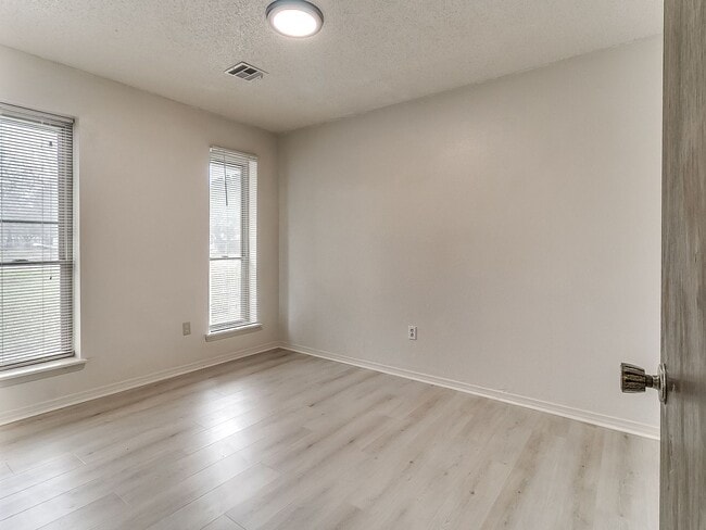 Building Photo - 2b 2ba in Piedmont Schools