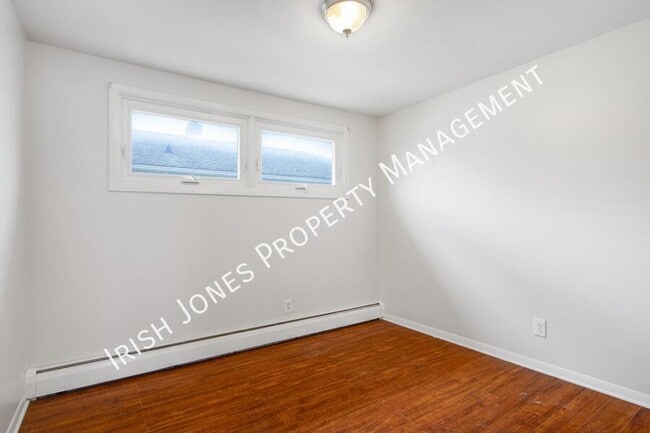 Building Photo - 425 Callodine Ave