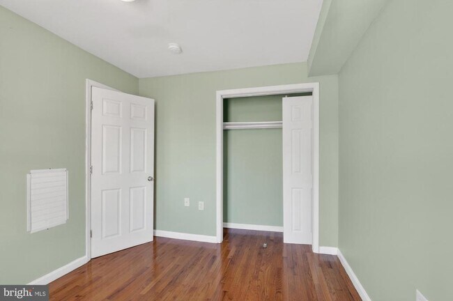 Building Photo - 1400 S Chadwick St