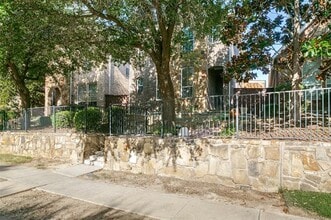 Building Photo - 2450 Sunderland Ln