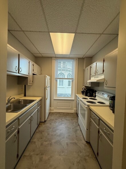 Kitchen - 112 W Main St