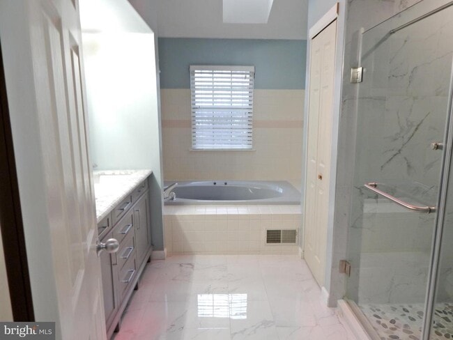 Building Photo - 101 Sarahs Ln