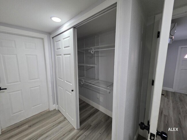 Building Photo - 1100 Beverly Ave NW