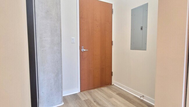 Building Photo - 235 W Van Buren St