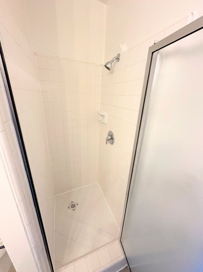 Building Photo - Single Unit  *INCOME RESTRICTED*