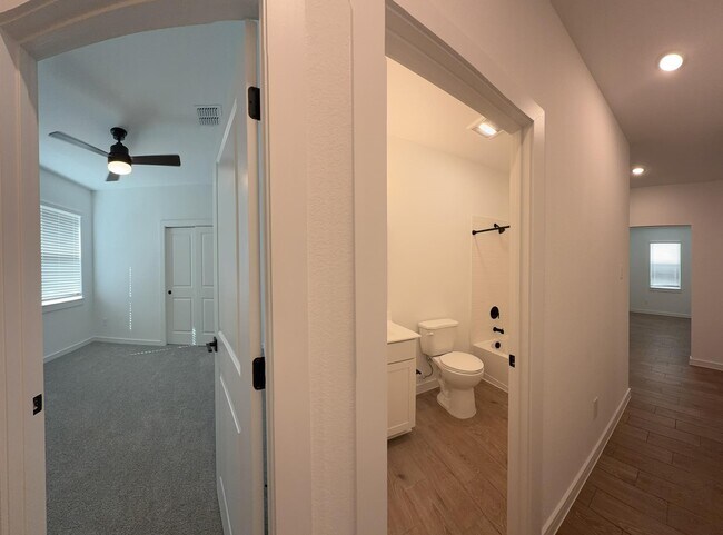 Building Photo - 4819 Legends Bay Dr