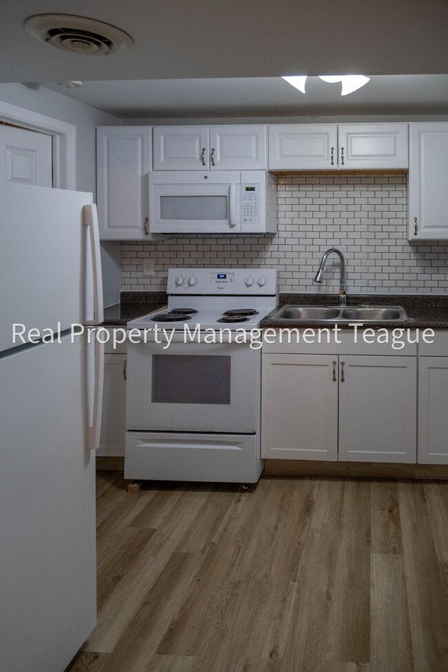 Building Photo - Heat and Utilities Paid by Owner!