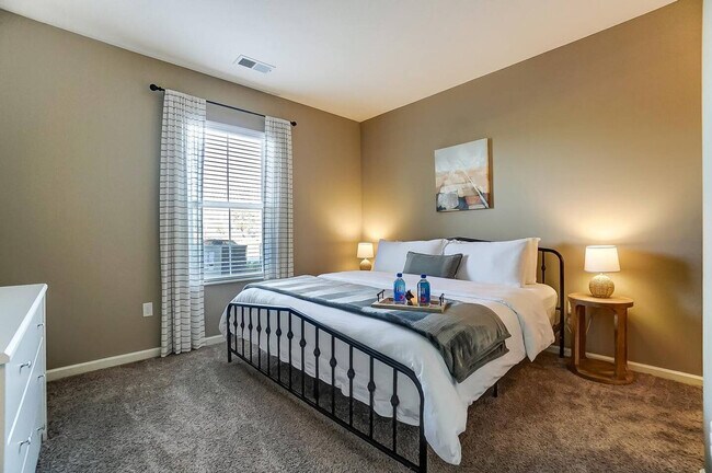 Building Photo - 4788 Holmes St