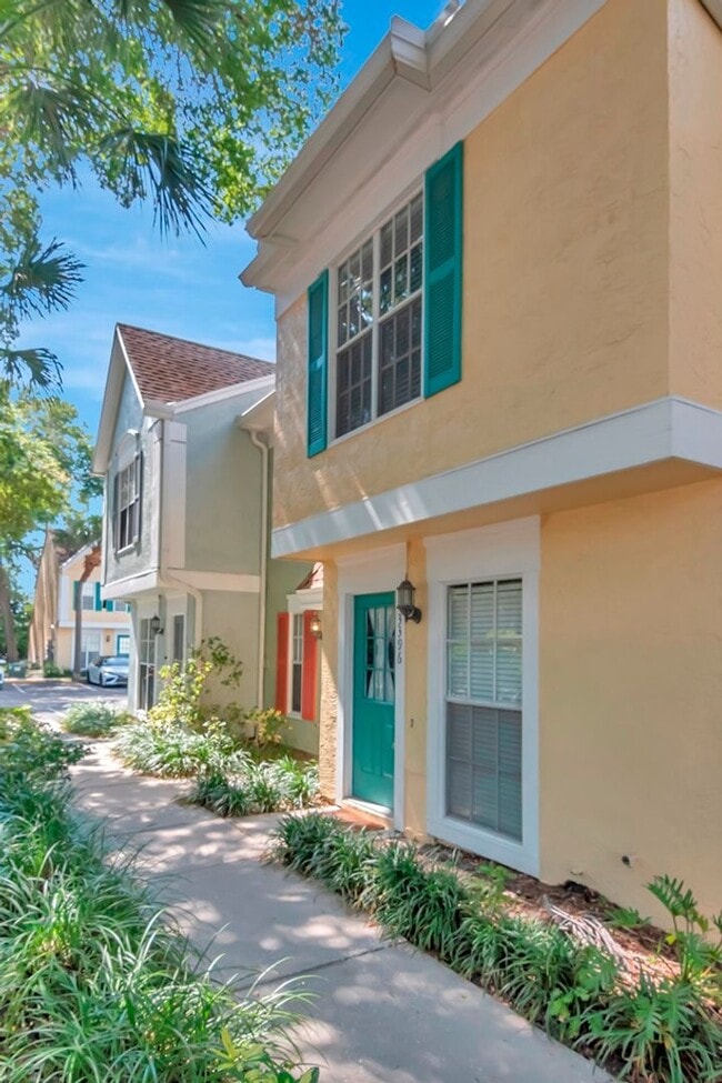 Building Photo - South Tampa 2 Bedroom w/ Office 2 Bathroom Townhome