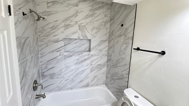 Building Photo - 829 Canfield St