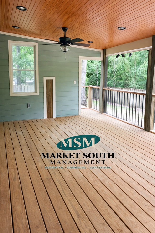 Building Photo - SOUTHBRIDGE BEAUTY- AVAILABLE NOW!