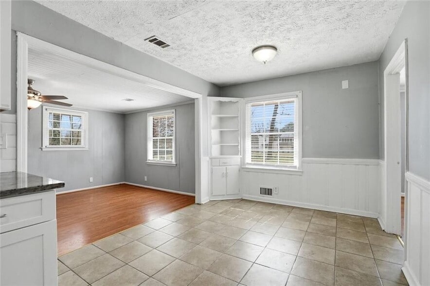 Building Photo - 5205-5205 Five Forks Trickum Rd SW