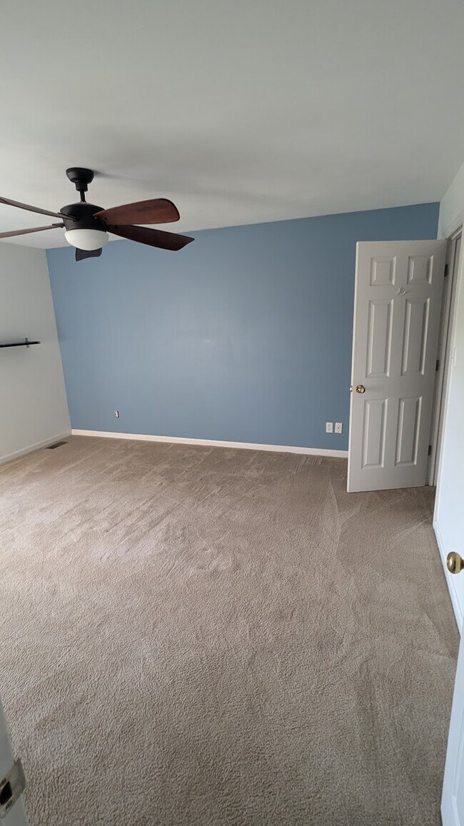 Building Photo - 2562 Creve Coeur Dr