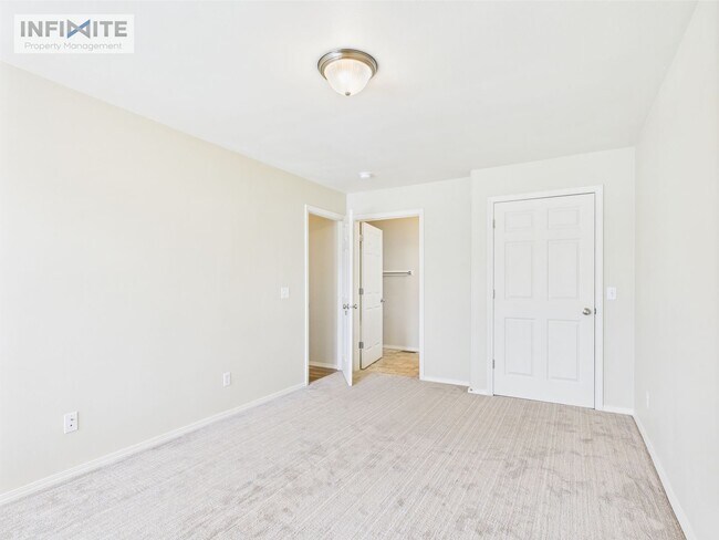Building Photo - Bright & Spacious 3-Bedroom Apartment