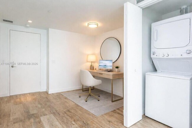 Building Photo - 650 NE 32nd St