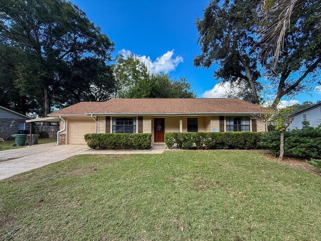 Primary Photo - Well maintained 3 bedroom 2 bath home avai...