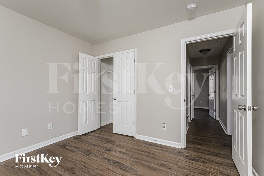 Building Photo - 5902 Black Willow Dr