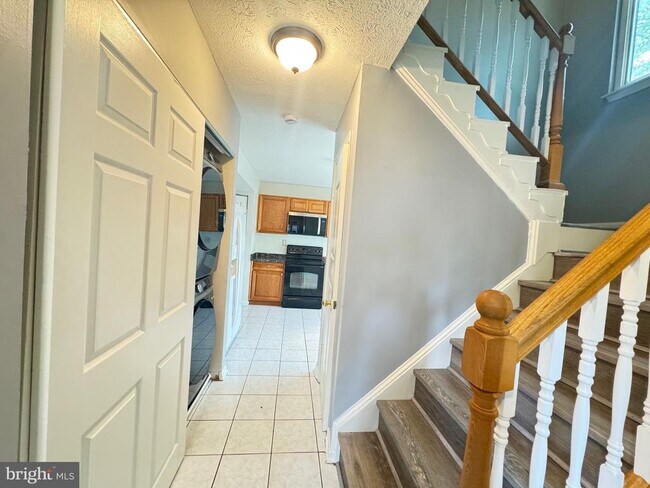 Building Photo - 7233 Mill Creek Ct