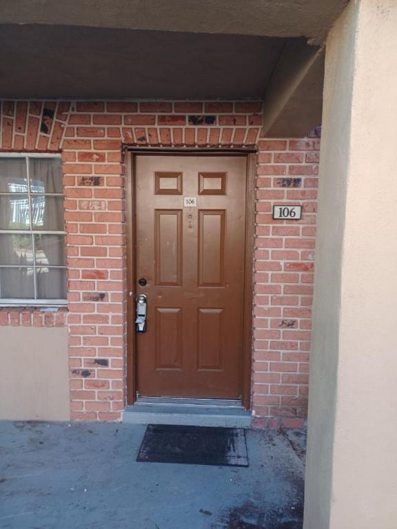 Building Photo - 452 Banyon Tree Cir