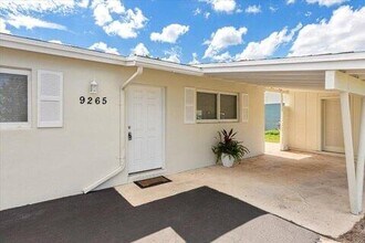 Building Photo - 9265 Bloomfield Dr