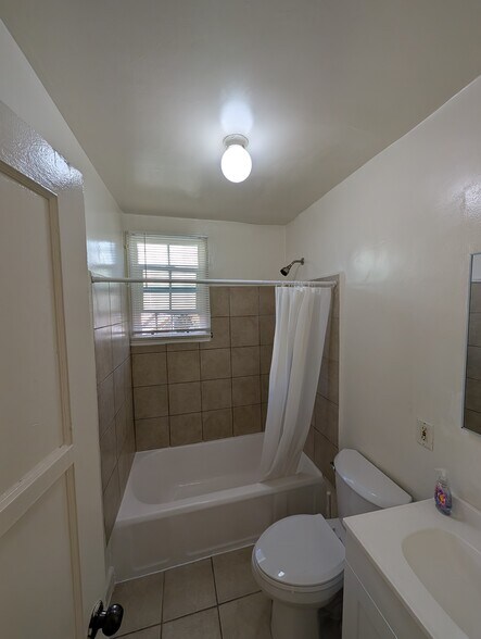 Bathroom - 2183 W 27th St