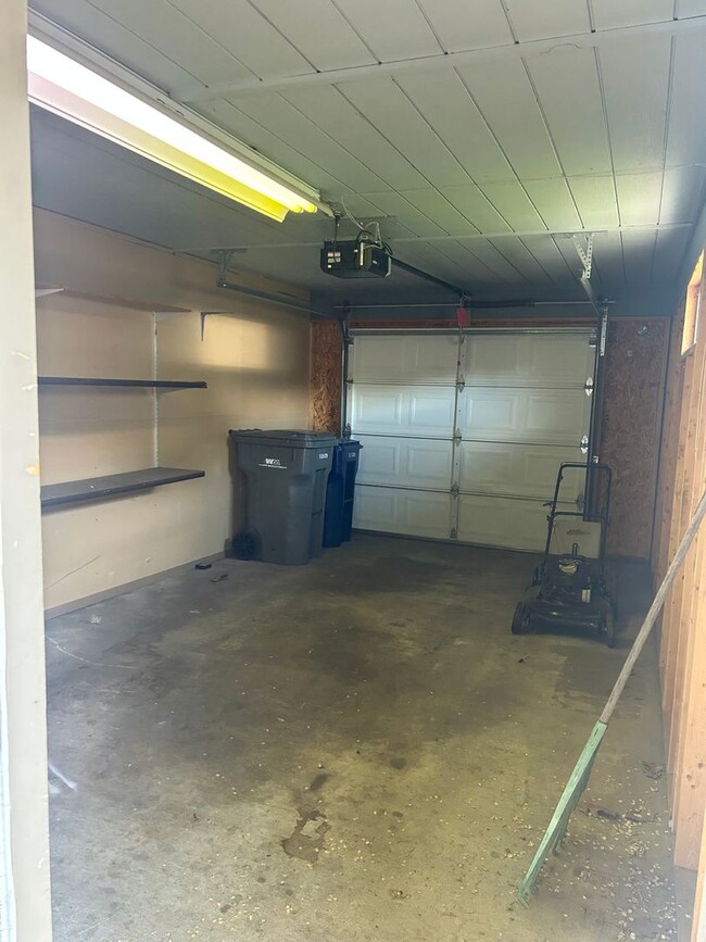 Building Photo - 412 Huber Ct