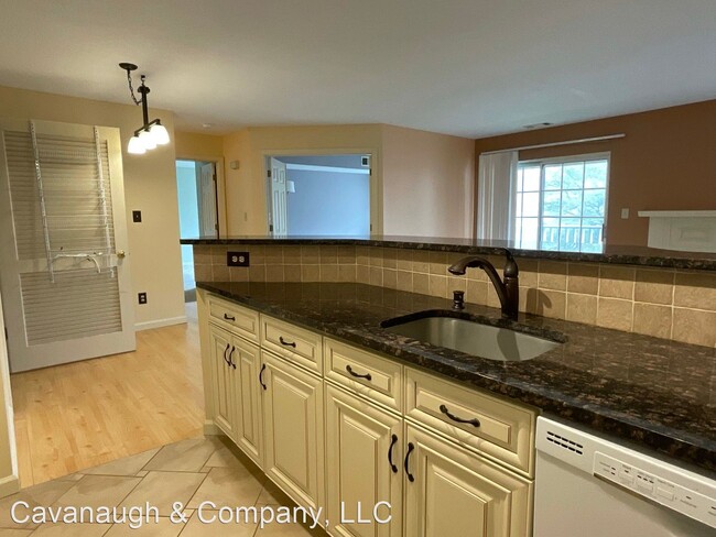 Building Photo - 2 br, 1 bath House - 15 Forest Glen  Unit #11
