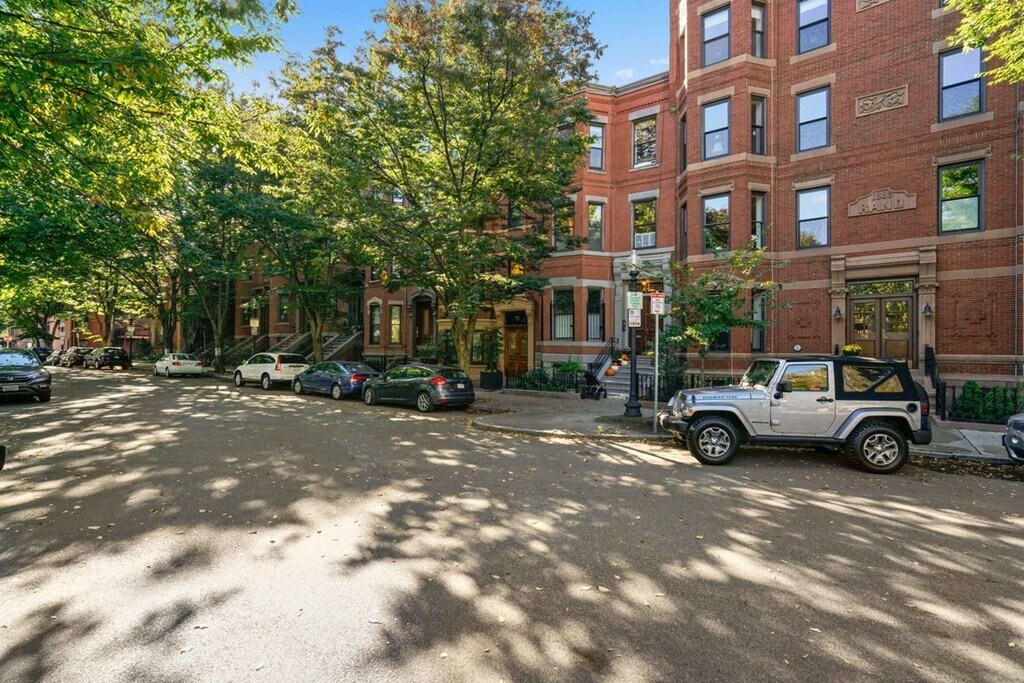 Building Photo - 74 W Rutland Sq