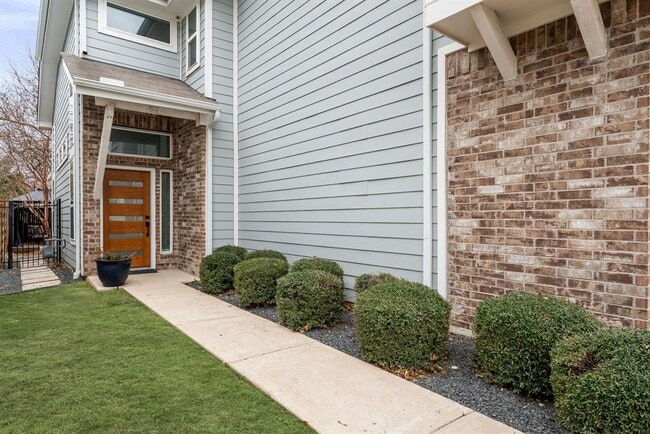 Building Photo - 1501 Homespun Rd