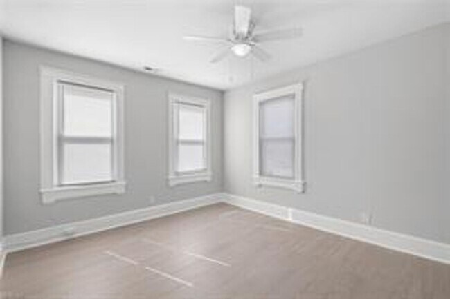 Building Photo - 653 29th St