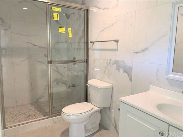 Building Photo - 1005 E Broadway