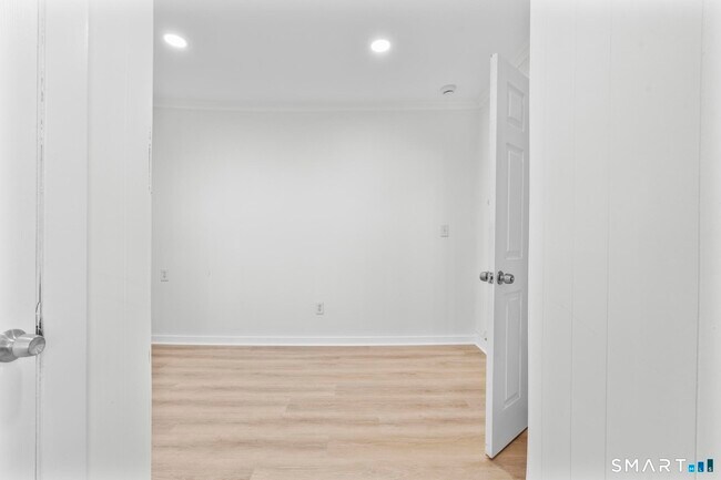 Building Photo - 141 Augur St