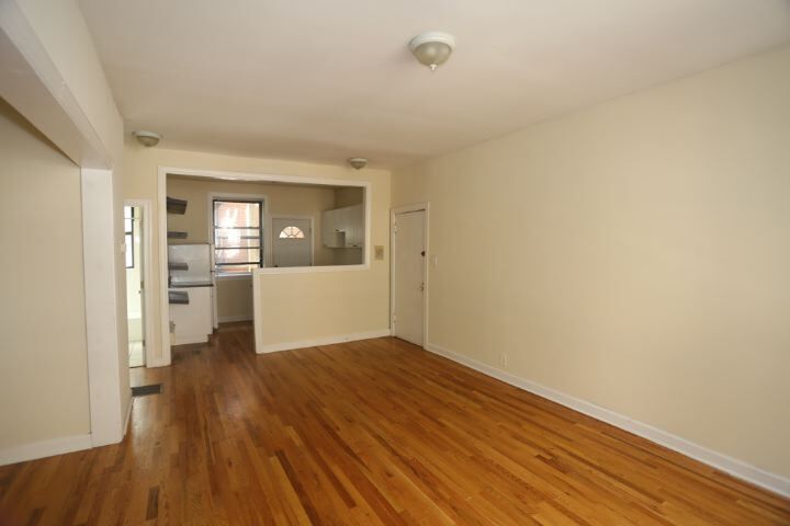 Building Photo - 714 W Barry Ave