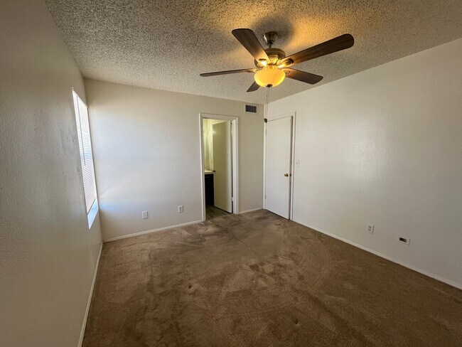 Building Photo - Upstairs 2 Bedroom 2 Bath In Mesa!